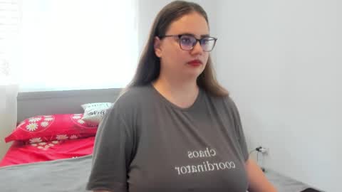 Snapshot of amiravyxen chatting on June 2026 07:47:02 AM Amira Vyxen online show from June 2026 07:47:02 AM