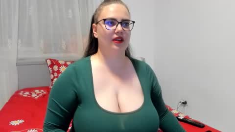 Snapshot of amiravyxen chatting on June 2026 07:23:01 PM Amira Vyxen online show from June 2026 07:23:01 PM