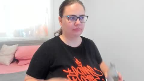 Snapshot of amiravyxen chatting on June 2026 07:17:01 AM Amira Vyxen online show from June 2026 07:17:01 AM
