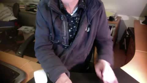 Snapshot of amor2200 chatting on December 2024 08:53:01 PM Amor2200 online show from December 2024 08:53:01 PM