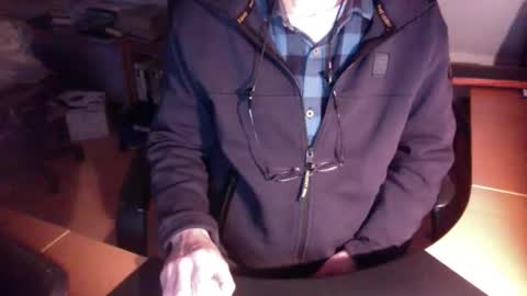 Snapshot of amor2200 chatting on December 2024 03:37:01 PM Amor2200 online show from December 2024 03:37:01 PM