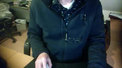 Snapshot of amor2200 chatting on January 2025 08:07:01 PM Amor2200 online show from January 2025 08:07:01 PM