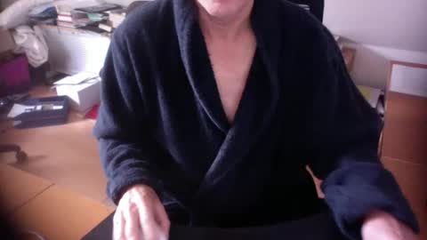 Snapshot of amor2200 chatting on September 2025 07:43:01 AM Amor2200 online show from September 2025 07:43:01 AM