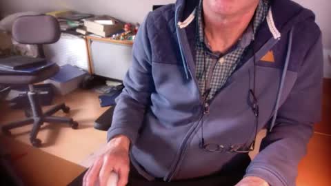 Snapshot of amor2200 chatting on October 2025 08:11:02 AM Amor2200 online show from October 2025 08:11:02 AM