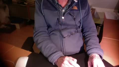 Snapshot of amor2200 chatting on October 2025 07:20:01 PM Amor2200 online show from October 2025 07:20:01 PM