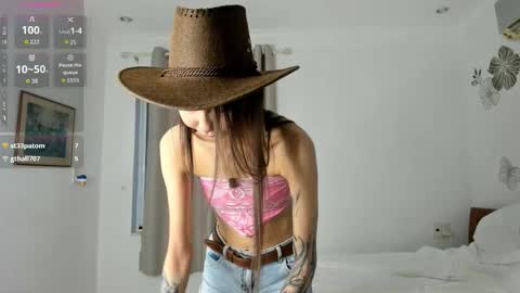 Amy online show from October 2025 12:34:01 AM