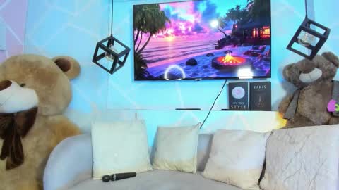 Emy Noa  online show from March 2026 01:33:01 AM