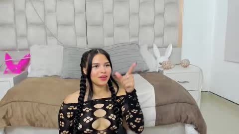 Amy Cortes online show from November 2025 07:39:02 PM