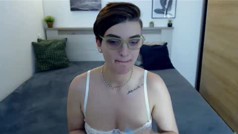 Hi there guys  My pleasure in your hands  pvt is open online show from December 2025 03:44:02 AM