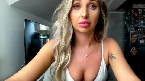 Snapshot of amyroberta92 chatting on July 2026 06:44:02 AM amyroberta92 online show from July 2026 06:44:02 AM