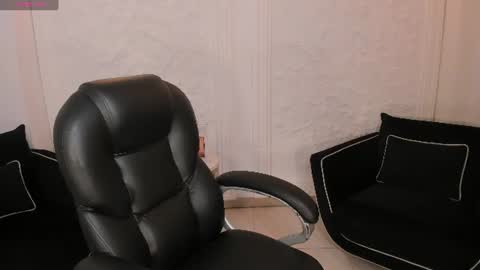 Snapshot of amyrosse_x chatting on June 2026 03:48:01 AM AMY R online show from June 2026 03:48:01 AM