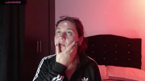 ana_arms_ online show from May 2026 03:57:02 AM