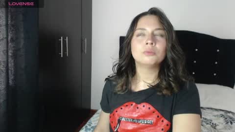 ana_arms_ online show from June 2026 06:32:02 PM