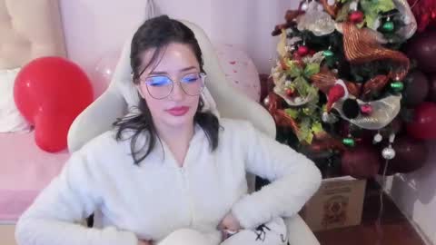 Im anna but you can call me as you want online show from December 2024 07:29:02 PM