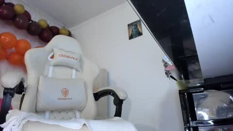 Im anna but you can call me as you want online show from February 2025 07:17:02 PM