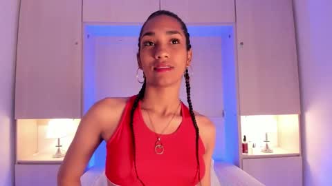 anaacollins_ online show from November 2025 11:33:02 AM