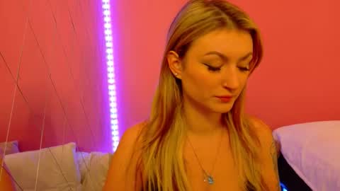 anaayss online show from December 2025 05:35:01 AM