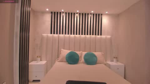 Ana  online show from October 2025 08:20:01 PM