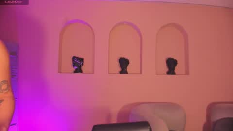 Ana  online show from November 2025 01:12:02 PM