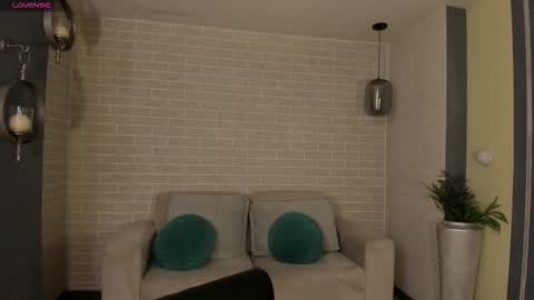 Ana  online show from November 2025 07:03:03 PM