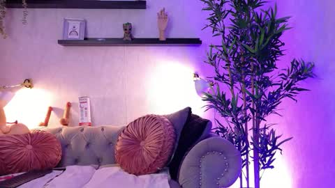 Anaise  online show from October 2025 11:33:02 AM