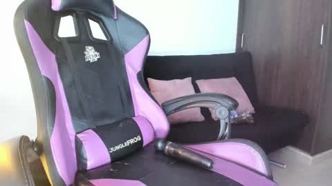      help me to get 100 thumps up  online show from February 2025 04:48:02 AM