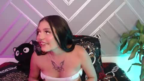 analymilles online show from May 2026 09:43:01 PM