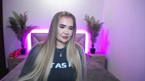 anastacyyellig online show from October 2025 01:25:01 AM