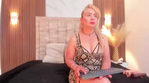 Ana 3 online show from November 2025 07:57:01 PM