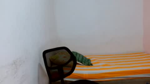 andr_093 online show from June 2026 06:27:01 AM