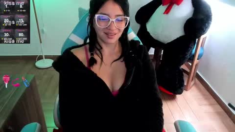 Snapshot of andrea_bonnie chatting on March 2025 02:53:02 PM andrea_bonnie online show from March 2025 02:53:02 PM