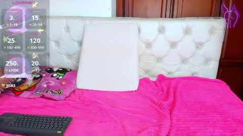 Naomi Andrea Daviss online show from April 2026 01:41:01 PM