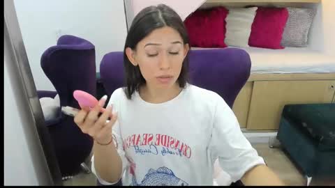 Snapshot of andrecastaneda chatting on November 2025 07:51:02 PM Andre Castaneda online show from November 2025 07:51:02 PM