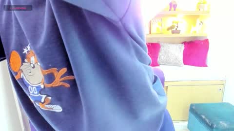 Snapshot of andrecastaneda chatting on November 2025 11:44:01 AM Andre Castaneda online show from November 2025 11:44:01 AM