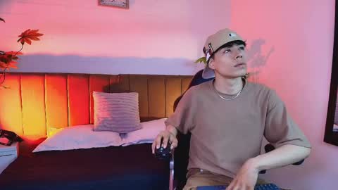 andreew_style_ online show from April 2026 08:43:02 PM