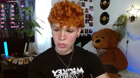 Snapshot of andreewwolffman chatting on September 2025 08:32:02 PM Andrew online show from September 2025 08:32:02 PM