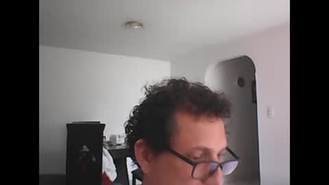 andresfloga online show from November 2025 05:25:02 PM