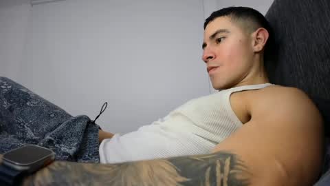 Snapshot of andresjuan92 chatting on April 2026 02:40:02 AM onlyfanscallmegotter online show from April 2026 02:40:02 AM