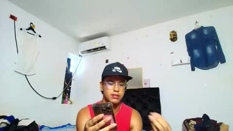 Snapshot of andreswhite_shotoflust chatting on May 2026 05:08:01 PM andreswhite_shotoflust online show from May 2026 05:08:01 PM