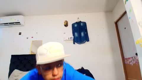 Snapshot of andreswhite_shotoflust chatting on June 2026 06:43:01 PM andreswhite_shotoflust online show from June 2026 06:43:01 PM