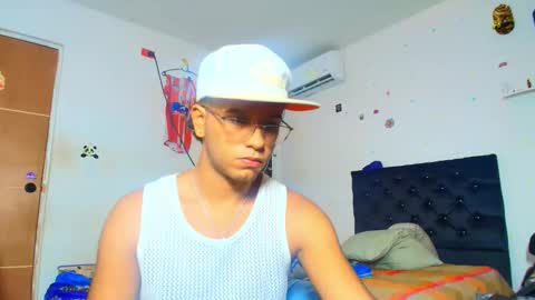 Snapshot of andreswhite_shotoflust chatting on June 2026 02:01:01 AM andreswhite_shotoflust online show from June 2026 02:01:01 AM