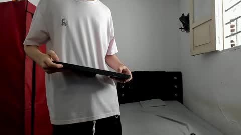 andrew_2811 online show from April 2026 05:30:01 PM