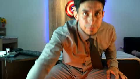 Andrew online show from November 2025 06:55:01 AM