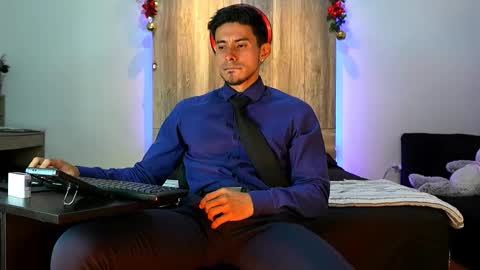 Andrew online show from December 2025 05:46:01 AM