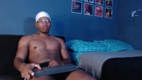 Snapshot of andrew_hoult chatting on January 2025 04:02:01 AM Andrew online show from January 2025 04:02:01 AM