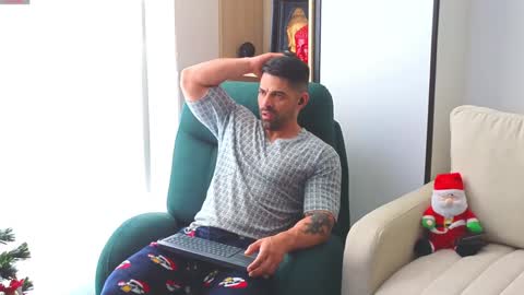 Snapshot of andrewfame chatting on December 2024 07:57:01 PM Andrew online show from December 2024 07:57:01 PM