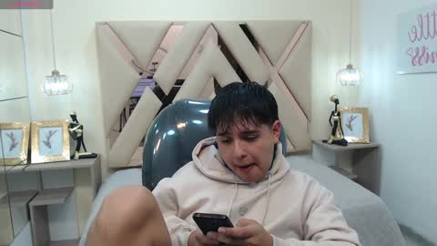 Snapshot of andrewsmile_ chatting on January 2025 12:24:02 PM ANDREW online show from January 2025 12:24:02 PM