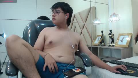 Snapshot of andrewsmile_ chatting on January 2025 04:24:01 PM ANDREW online show from January 2025 04:24:01 PM