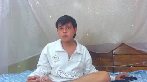 Snapshot of andrewsmile_ chatting on February 2025 06:13:02 PM ANDREW online show from February 2025 06:13:02 PM