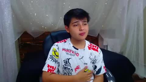 Snapshot of andrewsmile_ chatting on February 2025 12:09:02 PM ANDREW online show from February 2025 12:09:02 PM